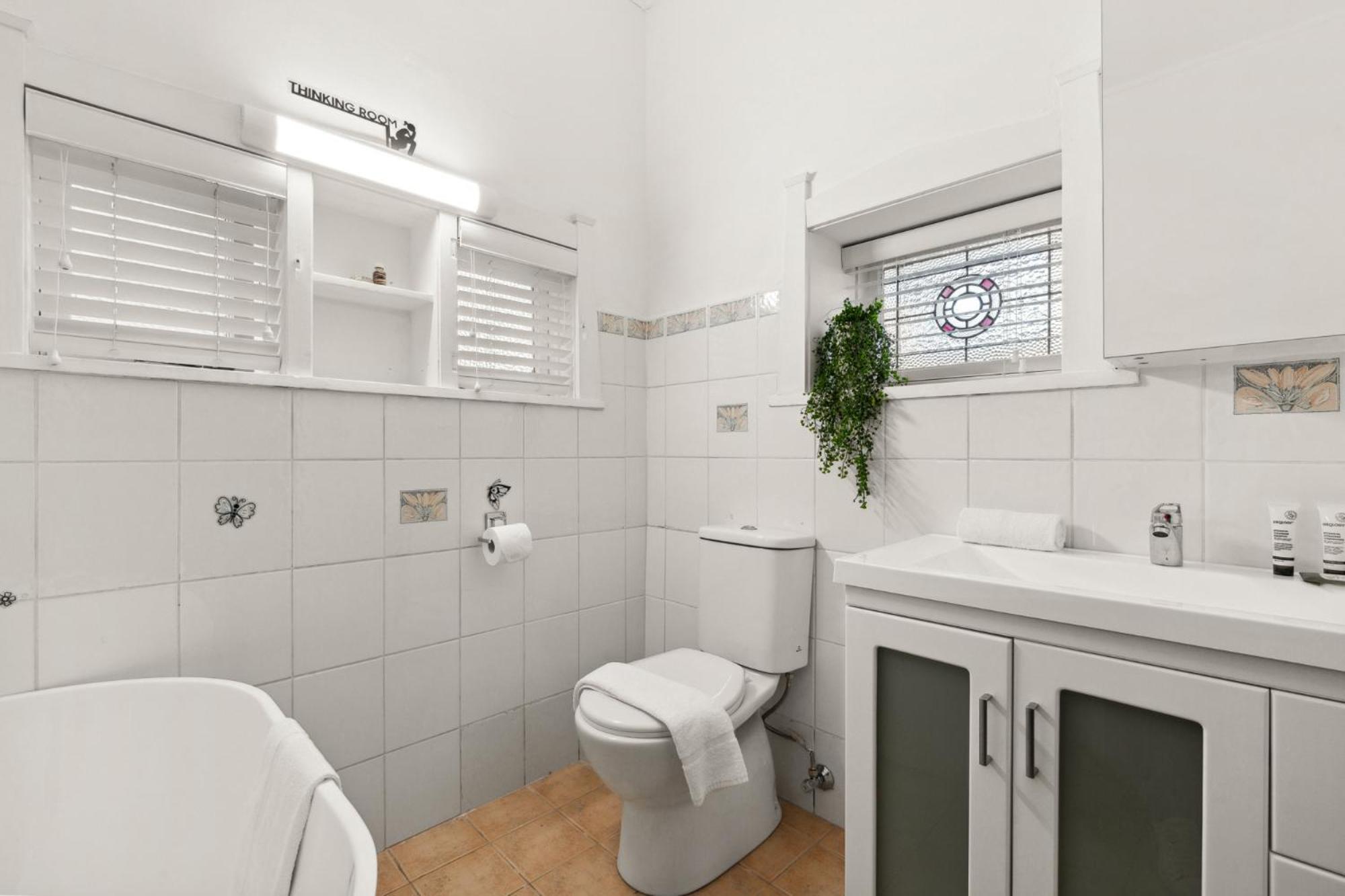 Outstanding 4-bed With Garden Pool & Holiday home *