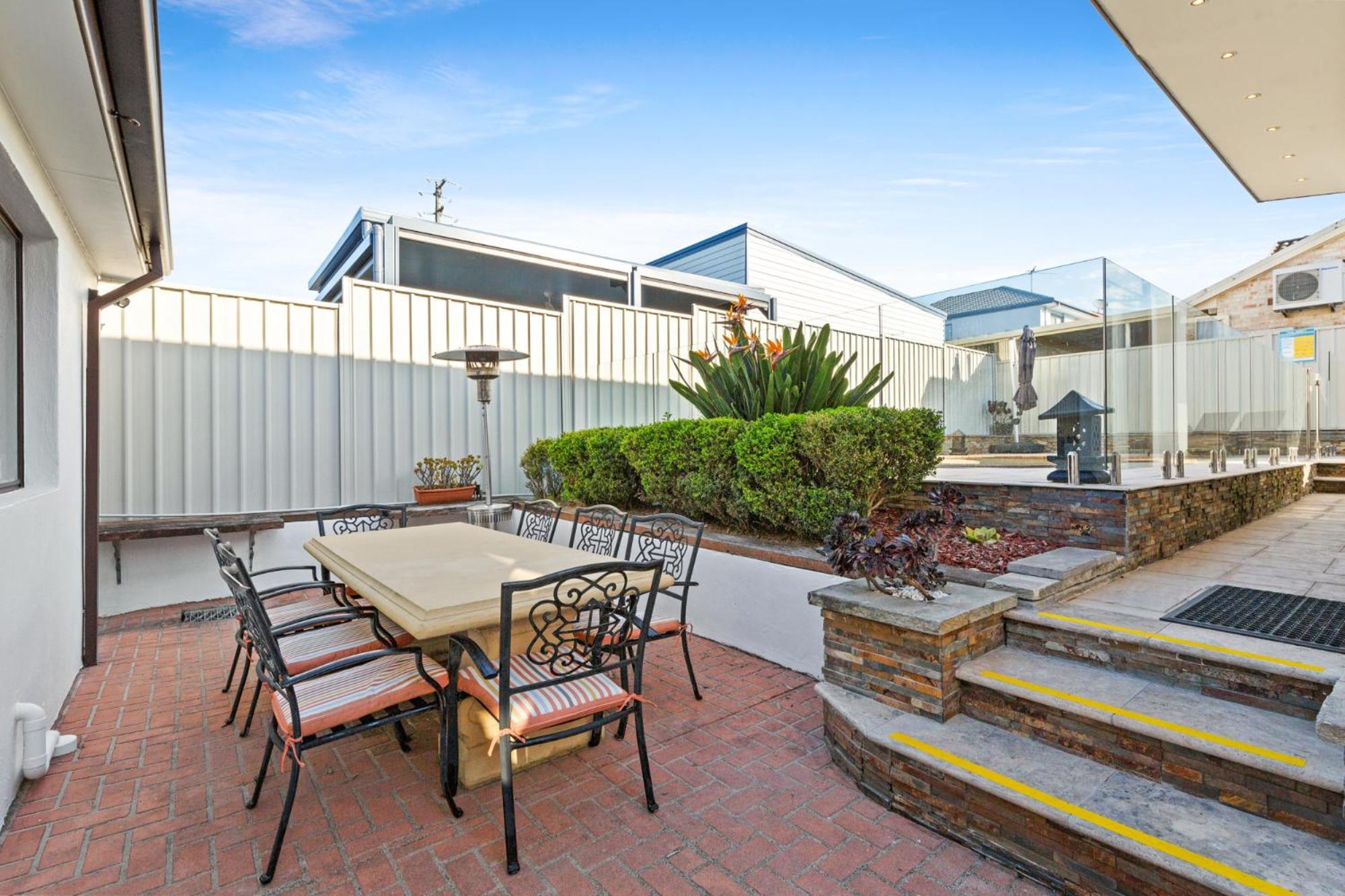 Outstanding 4-bed With Garden Pool & Holiday home