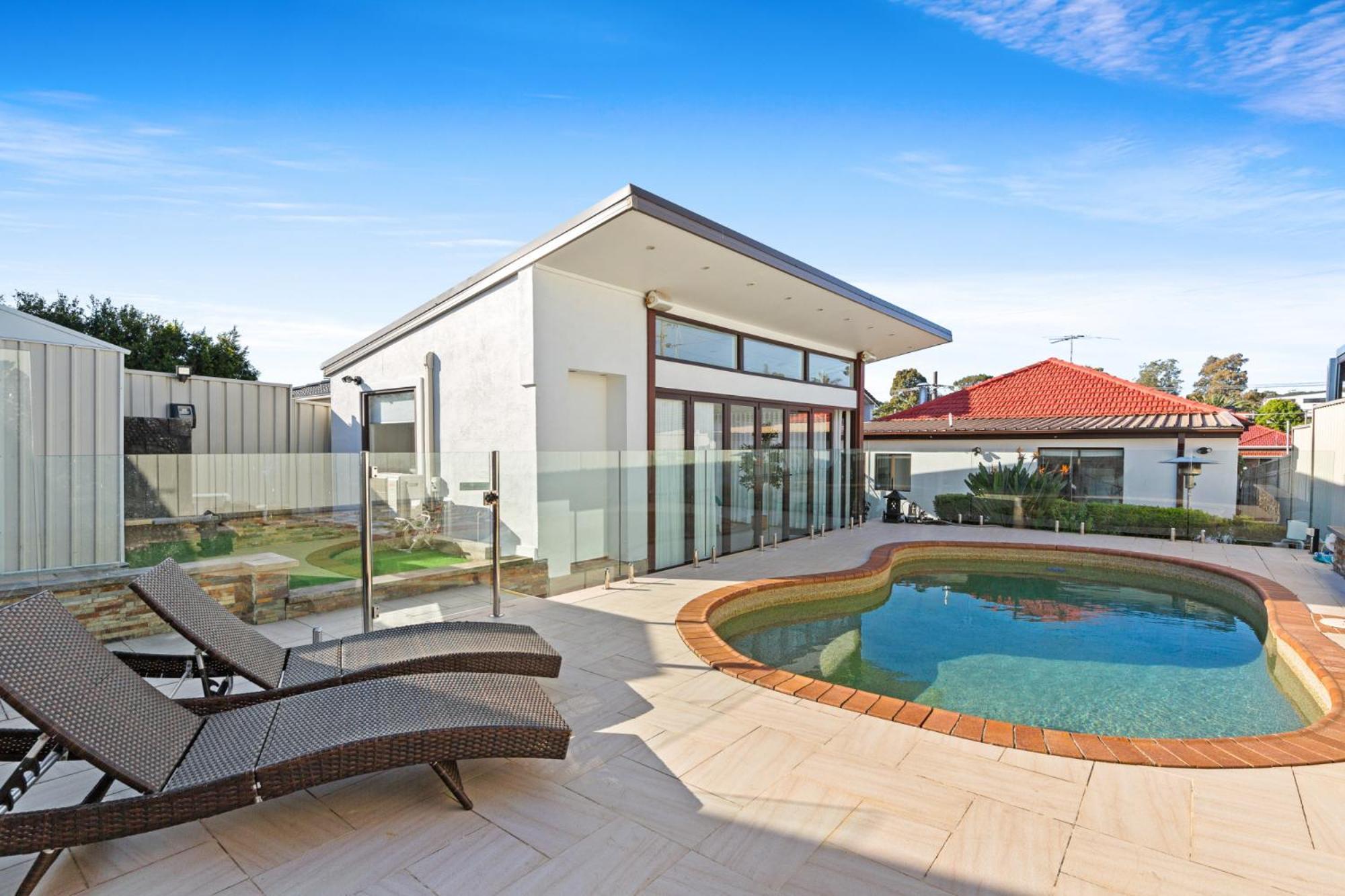 Holiday home Outstanding 4-bed With Garden Pool &