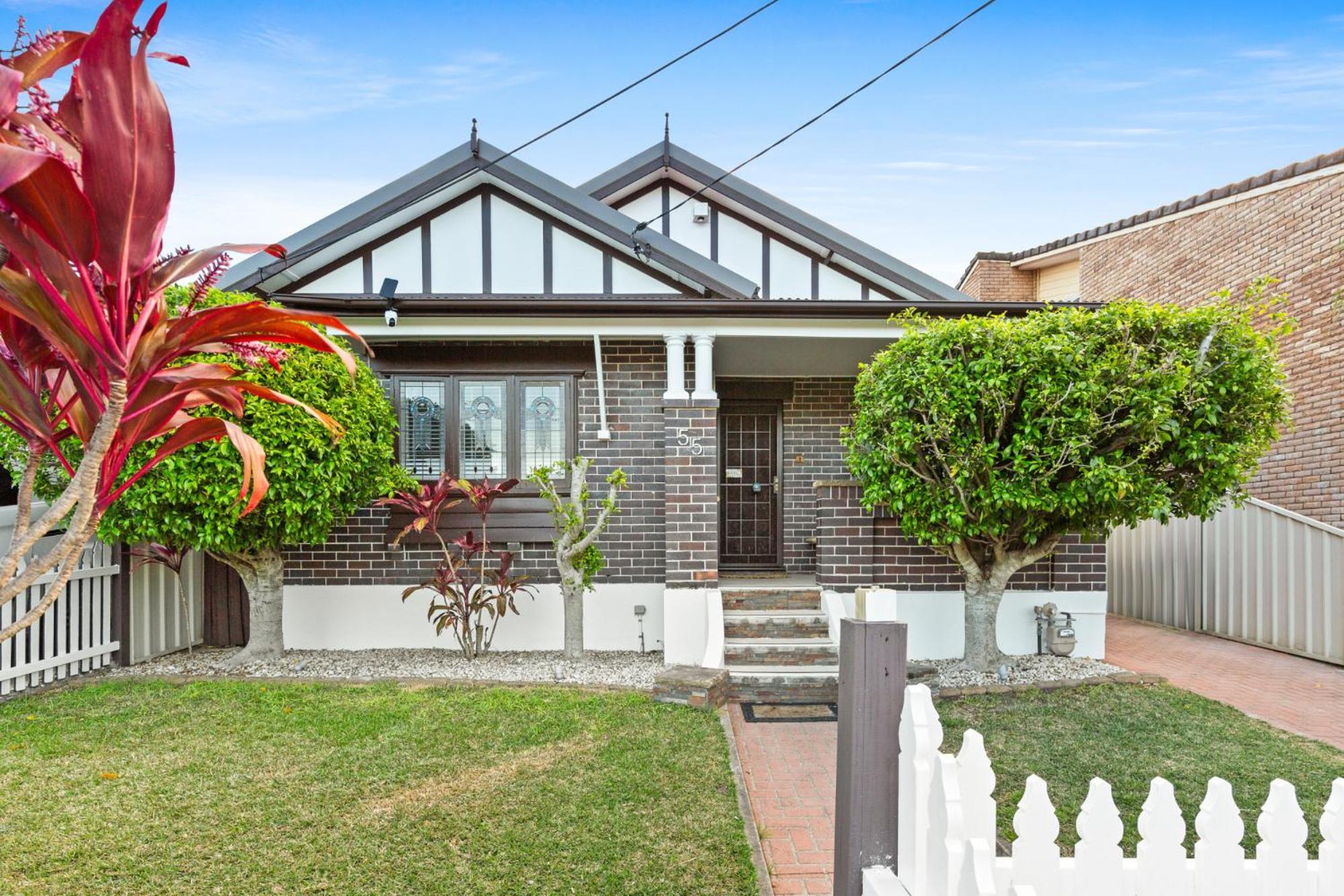 Outstanding 4-bed With Garden Pool & Holiday home
