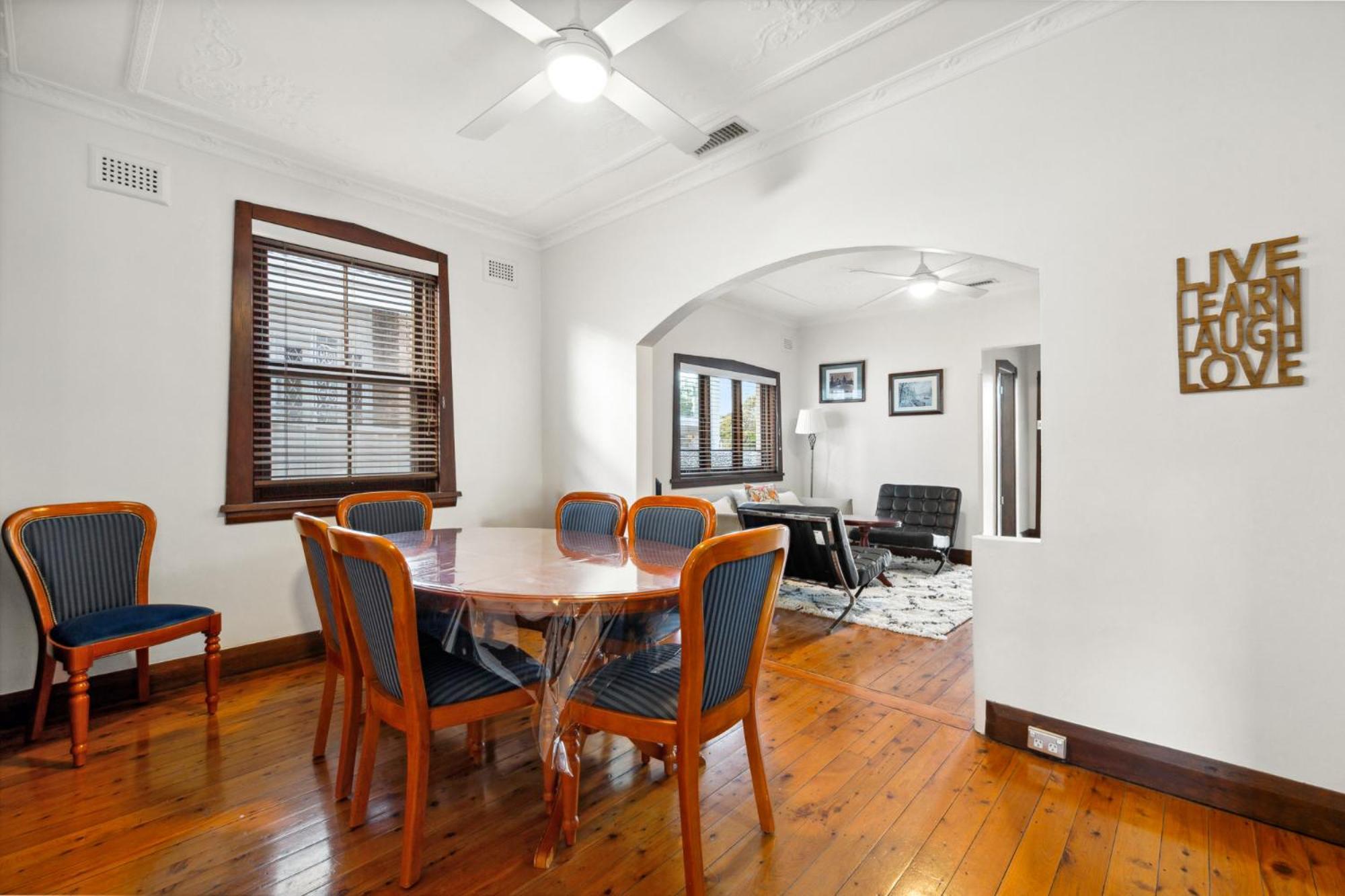 Outstanding 4-bed With Garden Pool & *